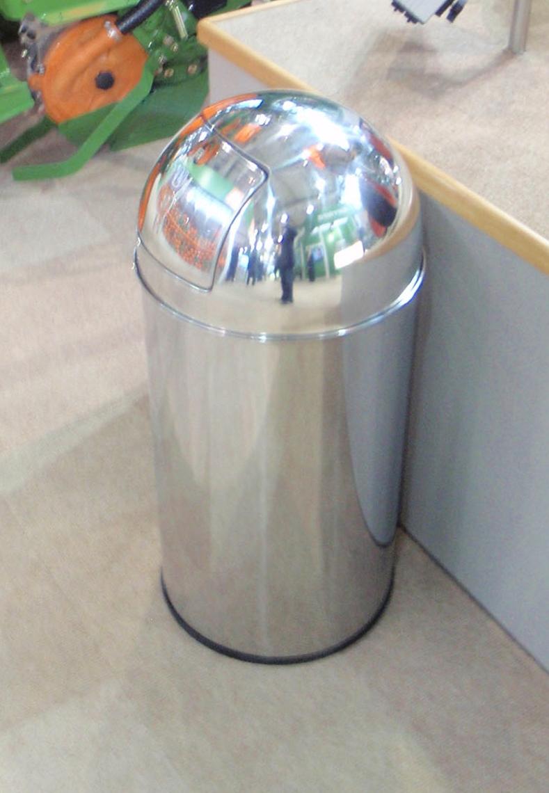 Ausstellungsobjekt Mülleimer