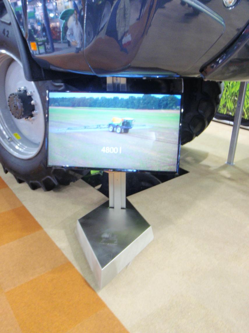 Ausstellungsobjekt Monitor-Ständer (niedrig)