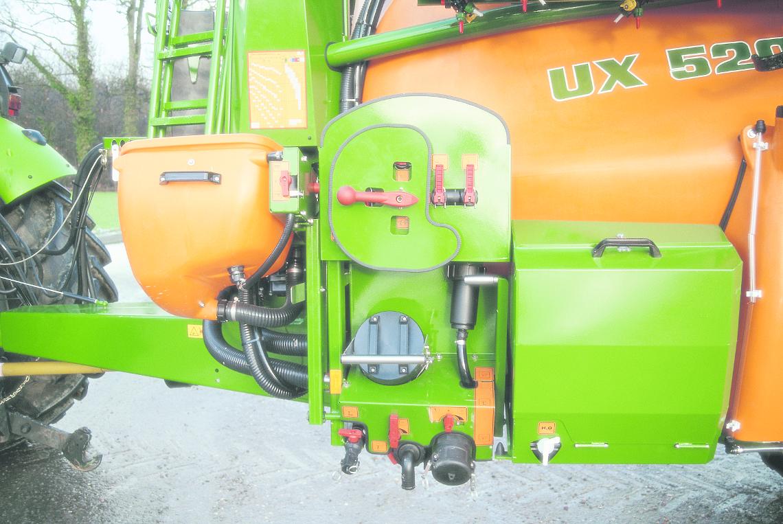 UX-5200 02