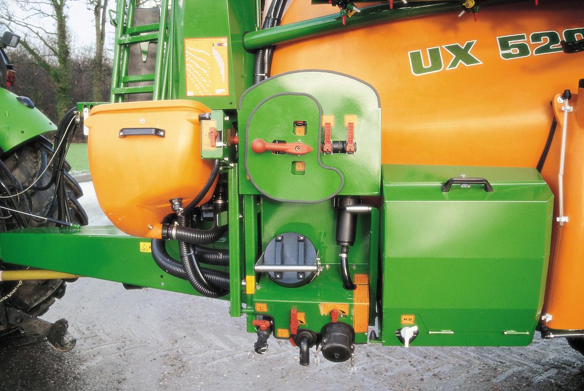 UX-5200 02