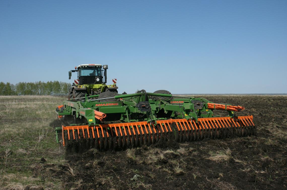Amazone Centaur6001 Claas Xerion 5