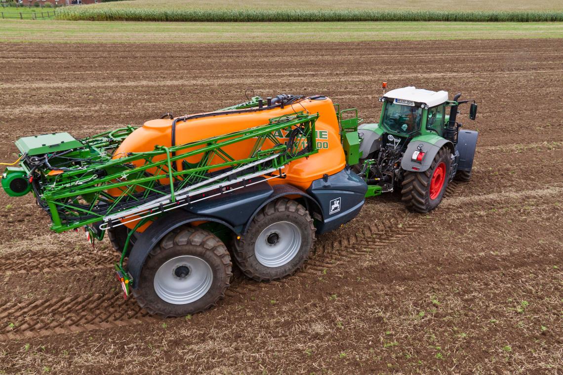 UX11200 Lenkungsvarianten auf Acker
