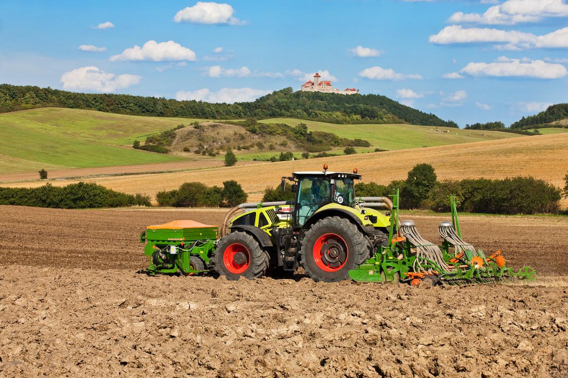 Avant Claas Axion