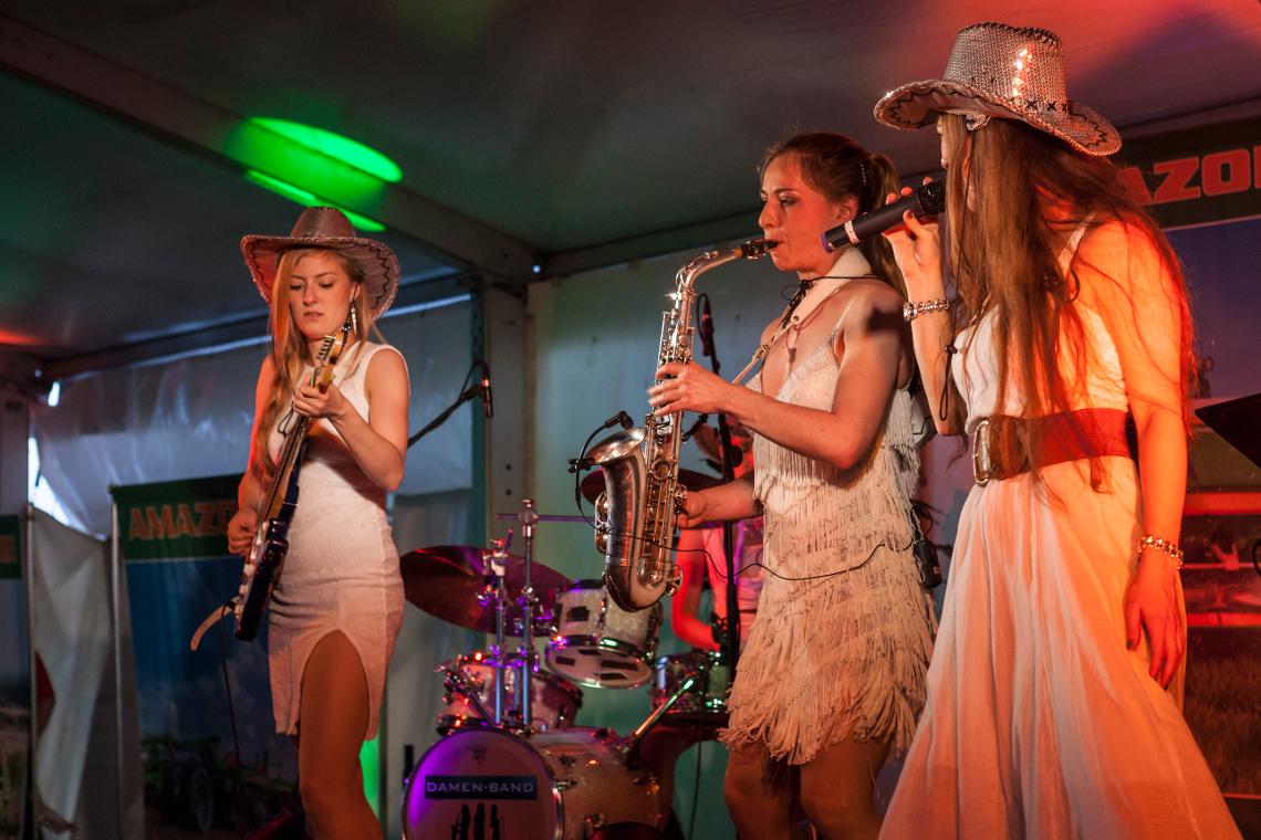 Amatechnica2014 Cowgirls