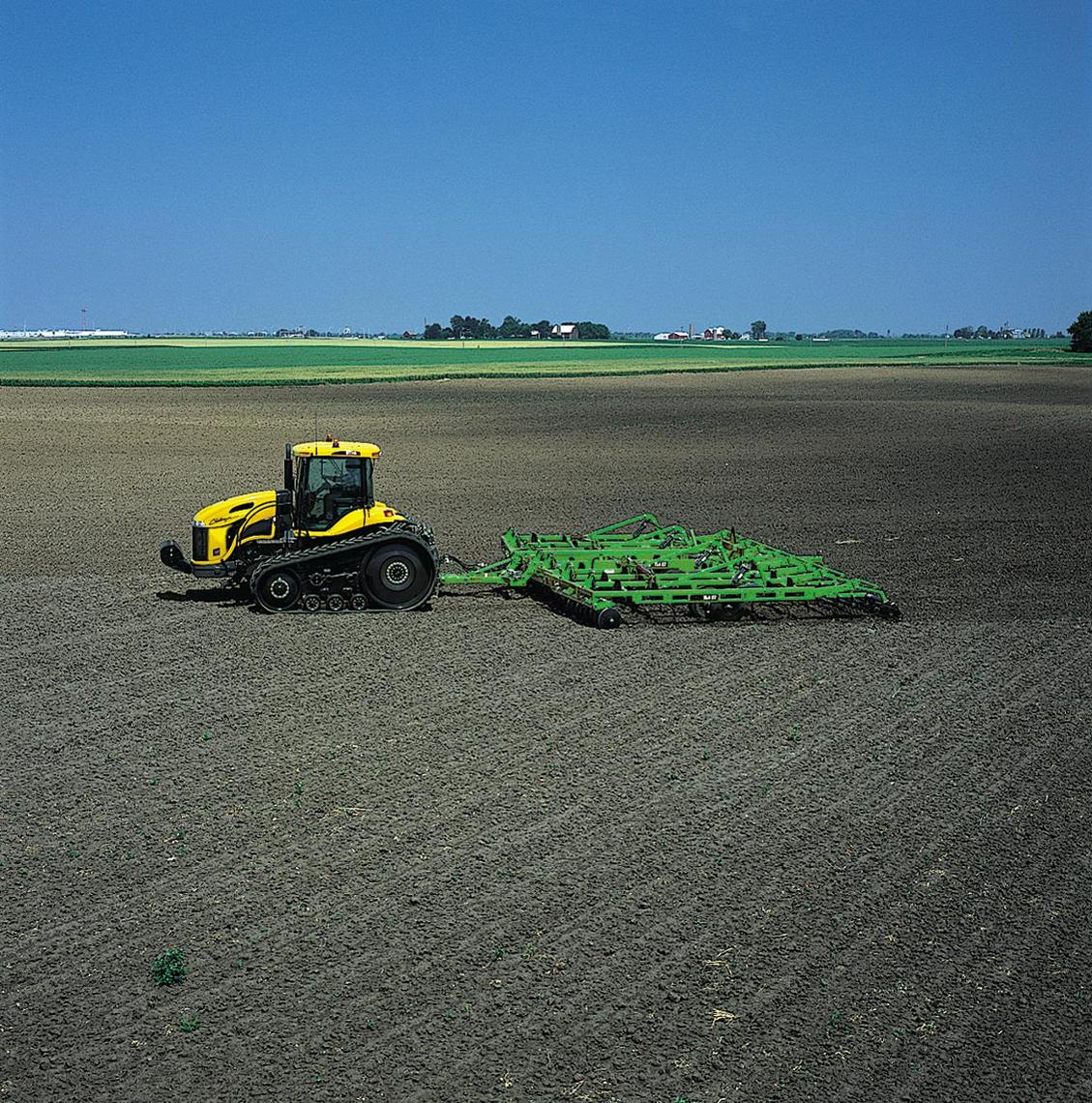 Challenger MT 700