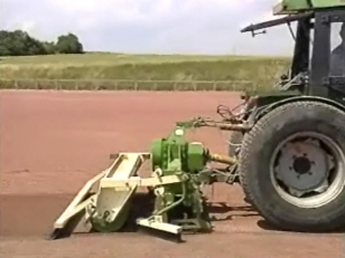 Video Hartplatzrüttler
