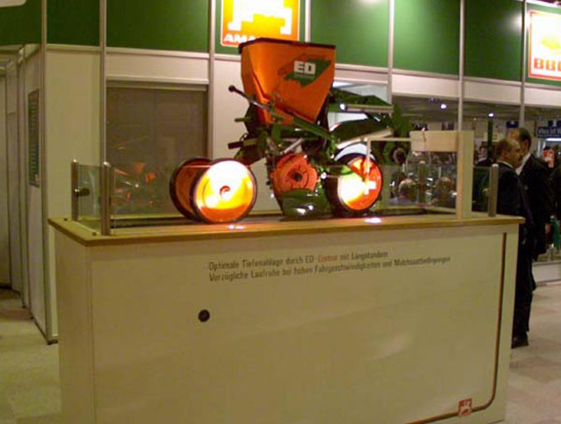 Ausstellungsobjekt ED Contour Aggregat auf Laufband