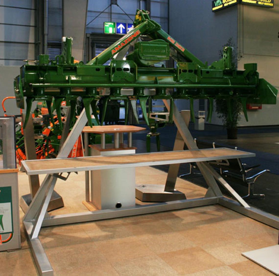 Ausstellungsobjekt Aktionsmodell Werkzeugloser Zinkenwechsel Kreiselgrubber
