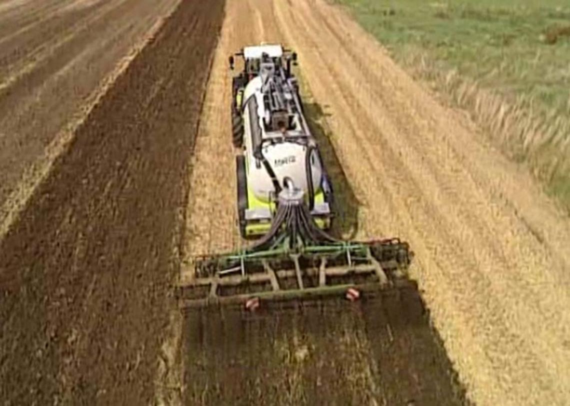 Video KAWECO Auflieger mit Catros 6001 zur Einarbeitung von Gülle